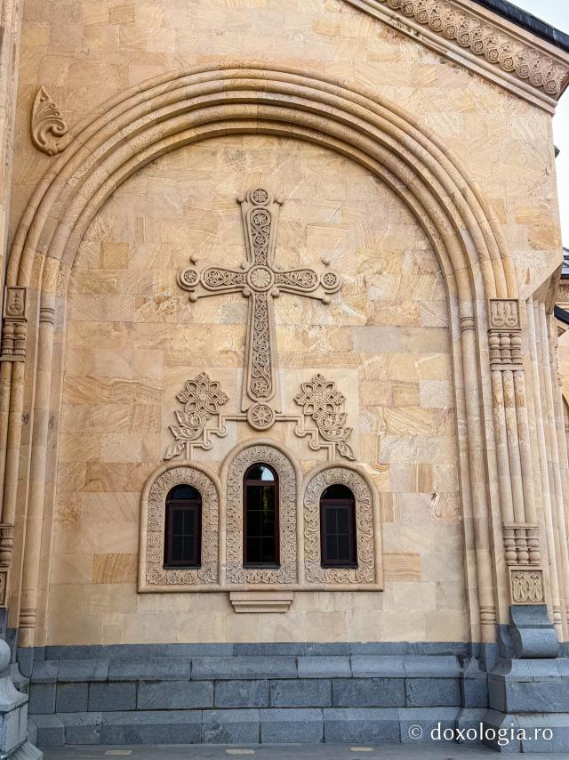 O fărâmă de cer – icoanele Catedralei Sameba din Tbilisi