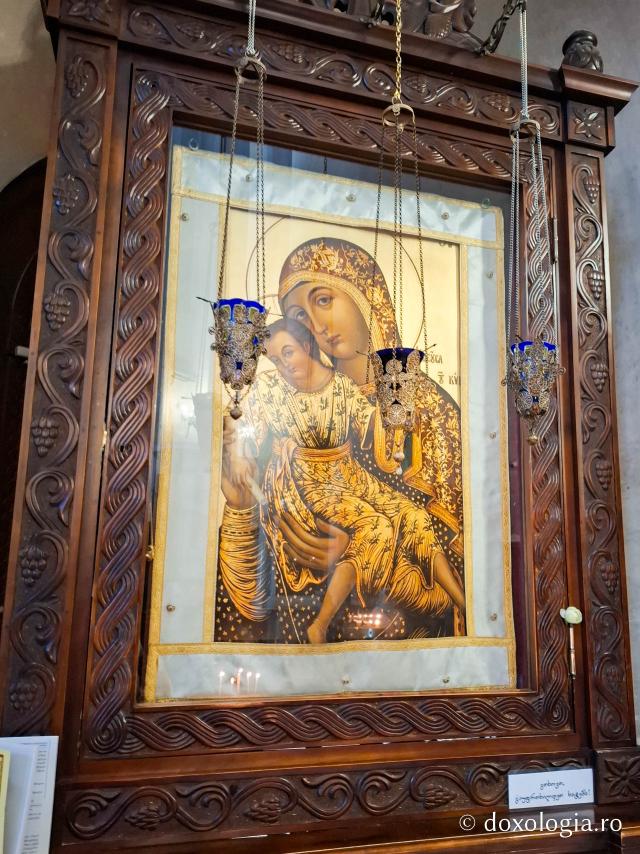 O fărâmă de cer – icoanele Catedralei Sameba din Tbilisi