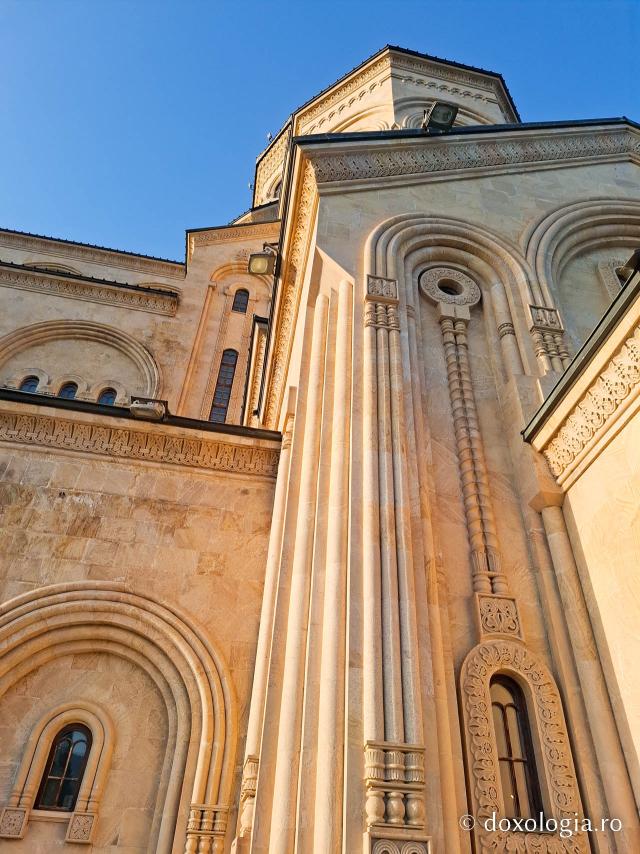 O fărâmă de cer – icoanele Catedralei Sameba din Tbilisi