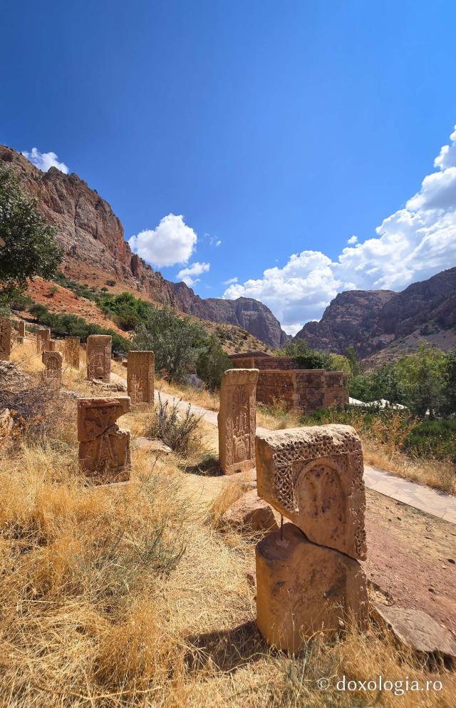 Armenia, țara crucilor sculptate în piatră