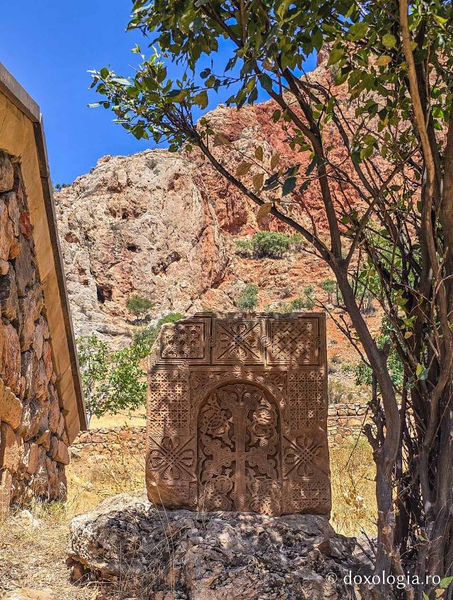 Armenia, țara crucilor sculptate în piatră