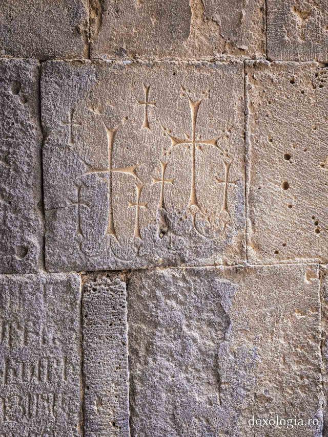 Armenia, țara crucilor sculptate în piatră