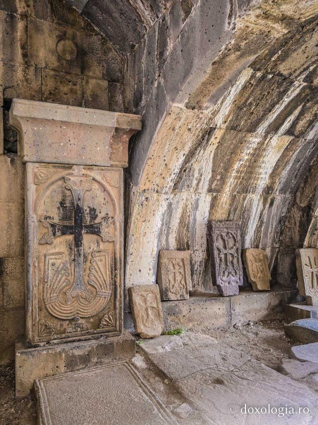 Armenia, țara crucilor sculptate în piatră