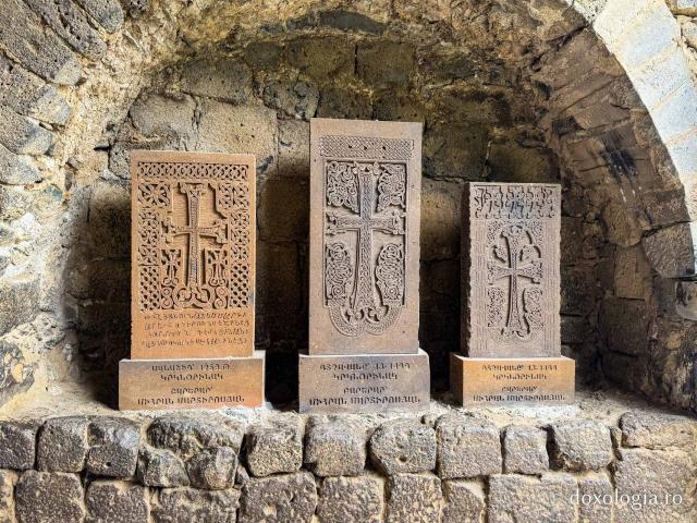 Armenia, țara crucilor sculptate în piatră