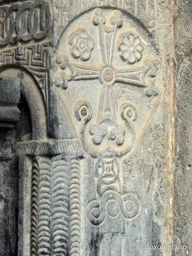 Armenia, țara crucilor sculptate în piatră