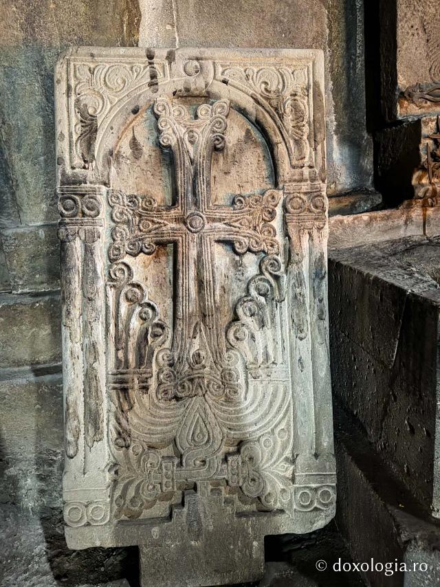 Armenia, țara crucilor sculptate în piatră