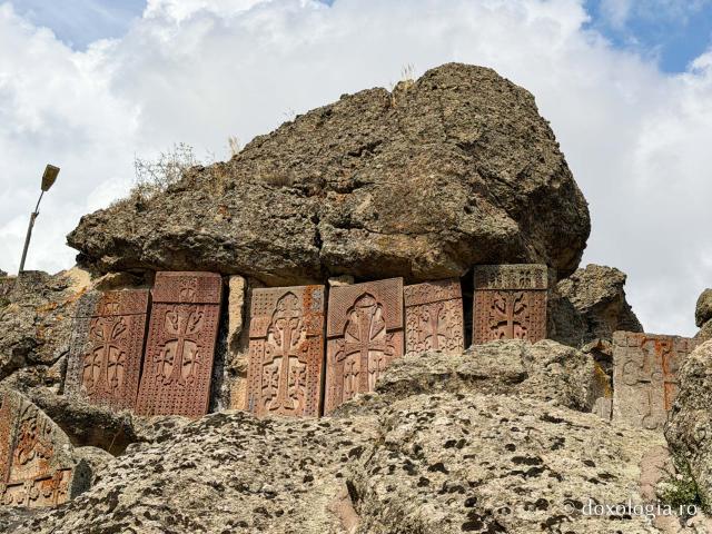 Armenia, țara crucilor sculptate în piatră