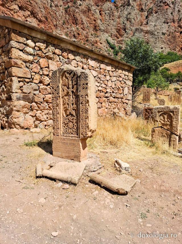 Armenia, țara crucilor sculptate în piatră