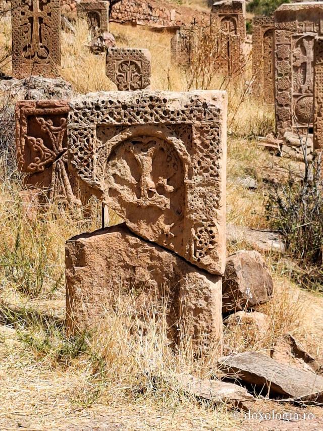 Armenia, țara crucilor sculptate în piatră