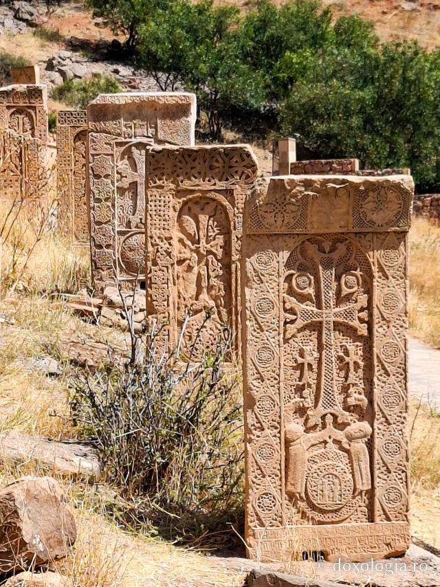 Armenia, țara crucilor sculptate în piatră
