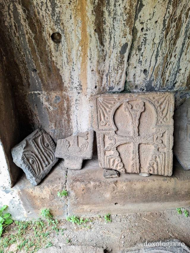 Armenia, țara crucilor sculptate în piatră