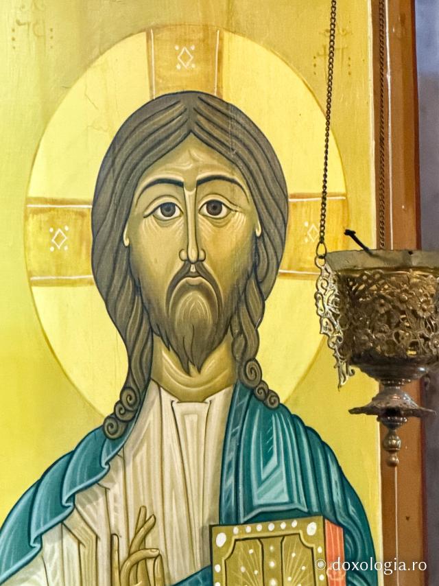 Frumusețea icoanelor din paraclisul închinat Sfântului Proroc Ilie de la Catedrala Sameba din Tbilisi
