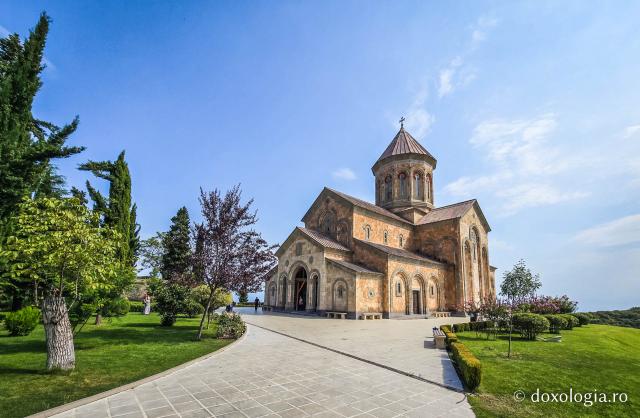 Popas de rugăciune la Mănăstirea Bodbe, locul unde se odihnesc moaștele Sfintei Nina, cea întocmai cu Apostolii