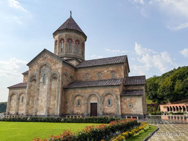 Popas de rugăciune la Mănăstirea Bodbe, locul unde se odihnesc moaștele Sfintei Nina, cea întocmai cu Apostolii