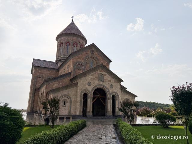 Popas de rugăciune la Mănăstirea Bodbe, locul unde se odihnesc moaștele Sfintei Nina, cea întocmai cu Apostolii