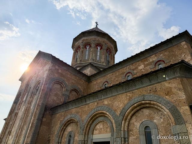 Popas de rugăciune la Mănăstirea Bodbe, locul unde se odihnesc moaștele Sfintei Nina, cea întocmai cu Apostolii