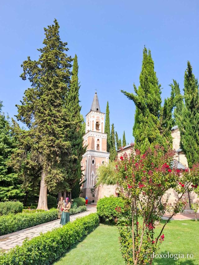 Popas de rugăciune la Mănăstirea Bodbe, locul unde se odihnesc moaștele Sfintei Nina, cea întocmai cu Apostolii
