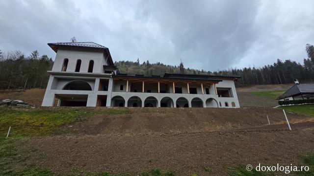 Mănăstirea Valea Bistrei – loc de rugăciune în Munții Apuseni, sub ocrotirea Sfinților Ierarhi Ilie Iorest și Sava Brancovici