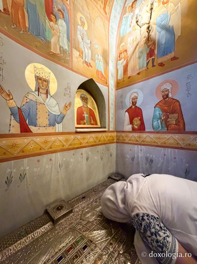 Închinare la mormântul Sfintei Mucenițe Suzana, regina Georgiei