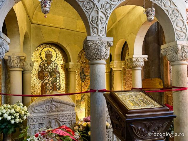 Închinare la mormintele Sfinților Împărați ai Georgiei, Mirian și Nana