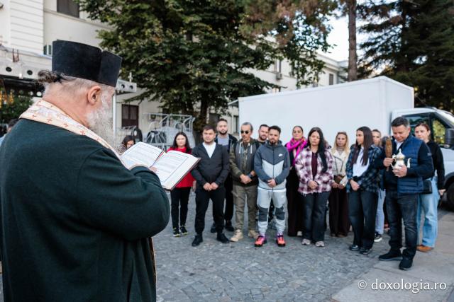 Împodobirea cu flori a baldachinului Sfintei Cuvioasei Parascheva 2026