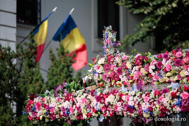 Împodobirea cu flori a baldachinului Sfintei Cuvioasei Parascheva 2026