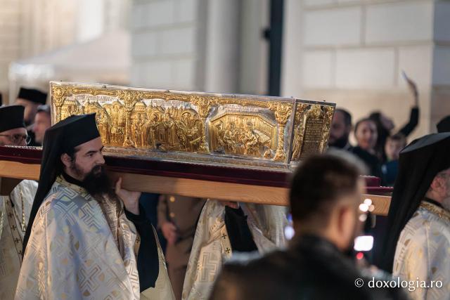 Noapte de Înviere în Iași: Pelerinaj pe Calea Sfinților Parascheva și Paisie de la Sihăstria