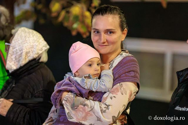 Noapte de Înviere în Iași: Pelerinaj pe Calea Sfinților Parascheva și Paisie de la Sihăstria