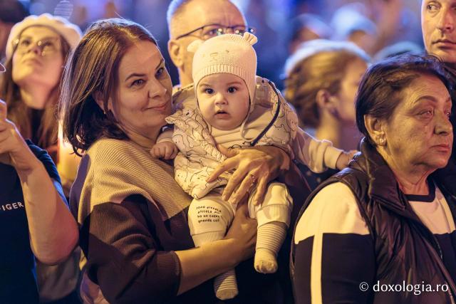 Noapte de Înviere în Iași: Pelerinaj pe Calea Sfinților Parascheva și Paisie de la Sihăstria