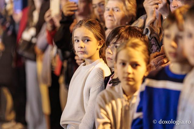 Noapte de Înviere în Iași: Pelerinaj pe Calea Sfinților Parascheva și Paisie de la Sihăstria