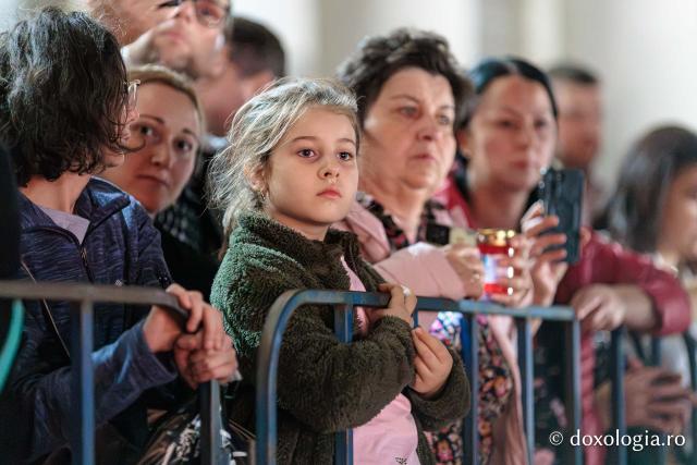 Noapte de Înviere în Iași: Pelerinaj pe Calea Sfinților Parascheva și Paisie de la Sihăstria