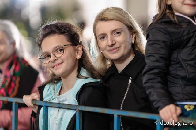 Noapte de Înviere în Iași: Pelerinaj pe Calea Sfinților Parascheva și Paisie de la Sihăstria