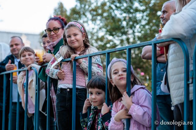 Noapte de Înviere în Iași: Pelerinaj pe Calea Sfinților Parascheva și Paisie de la Sihăstria
