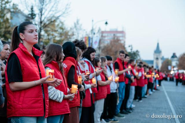 Noapte de Înviere în Iași: Pelerinaj pe Calea Sfinților Parascheva și Paisie de la Sihăstria