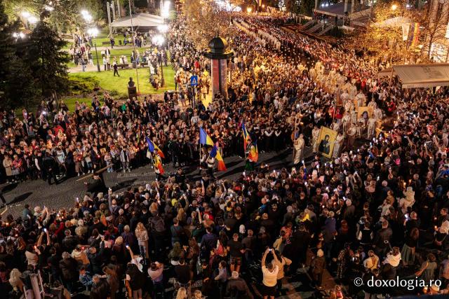 Noapte de Înviere în Iași: Pelerinaj pe Calea Sfinților Parascheva și Paisie de la Sihăstria