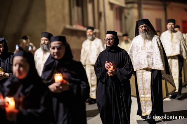 Noapte de Înviere în Iași: Pelerinaj pe Calea Sfinților Parascheva și Paisie de la Sihăstria