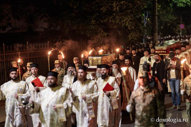 Noapte de Înviere în Iași: Pelerinaj pe Calea Sfinților Parascheva și Paisie de la Sihăstria