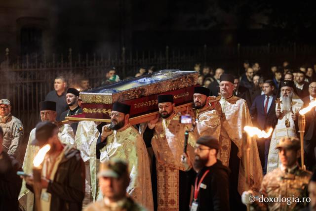 Noapte de Înviere în Iași: Pelerinaj pe Calea Sfinților Parascheva și Paisie de la Sihăstria