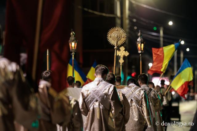 Noapte de Înviere în Iași: Pelerinaj pe Calea Sfinților Parascheva și Paisie de la Sihăstria