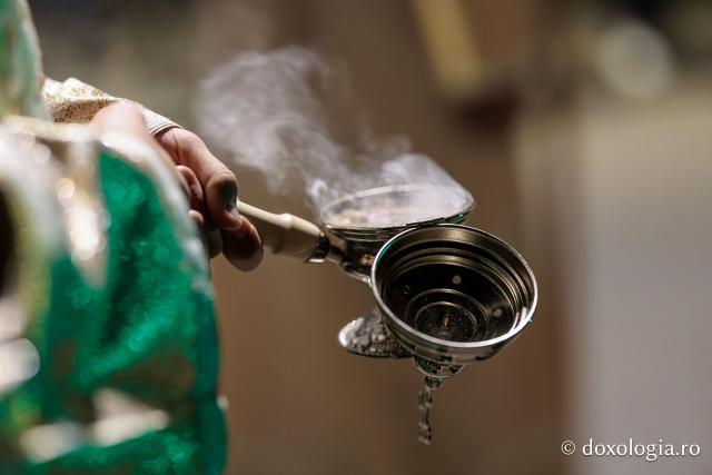 Noapte de Înviere în Iași: Pelerinaj pe Calea Sfinților Parascheva și Paisie de la Sihăstria