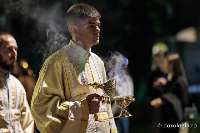 Noapte de Înviere în Iași: Pelerinaj pe Calea Sfinților Parascheva și Paisie de la Sihăstria
