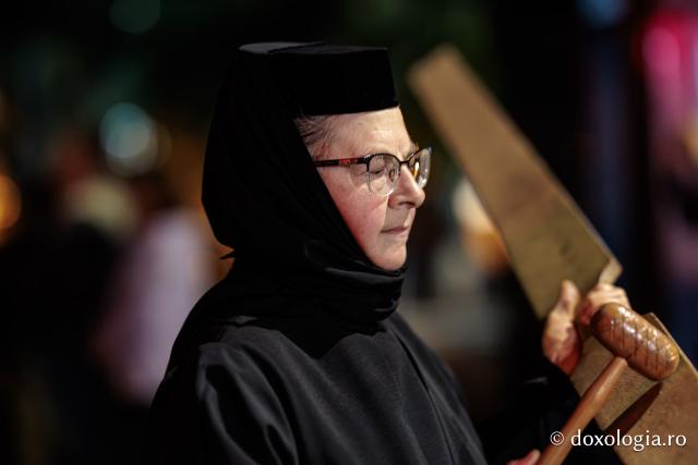 Noapte de Înviere în Iași: Pelerinaj pe Calea Sfinților Parascheva și Paisie de la Sihăstria