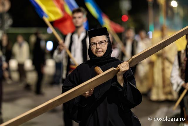 Noapte de Înviere în Iași: Pelerinaj pe Calea Sfinților Parascheva și Paisie de la Sihăstria