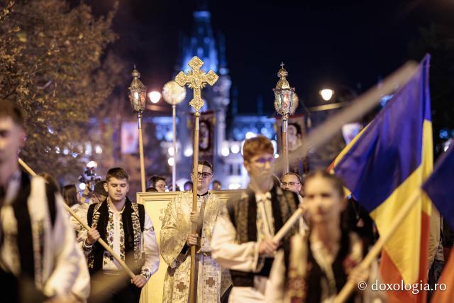 Noapte de Înviere în Iași: Pelerinaj pe Calea Sfinților Parascheva și Paisie de la Sihăstria