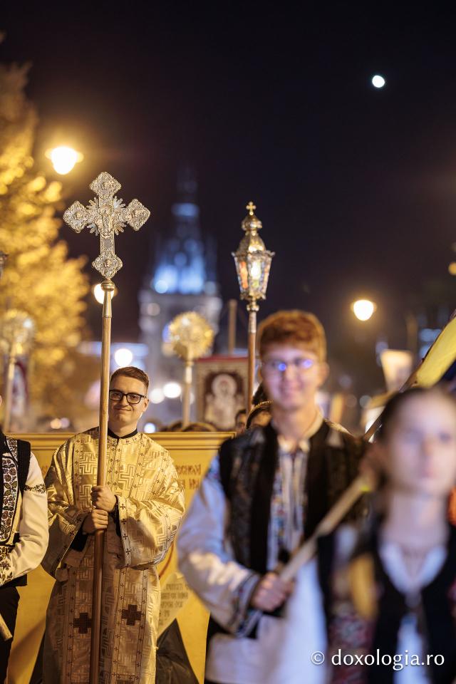 Noapte de Înviere în Iași: Pelerinaj pe Calea Sfinților Parascheva și Paisie de la Sihăstria