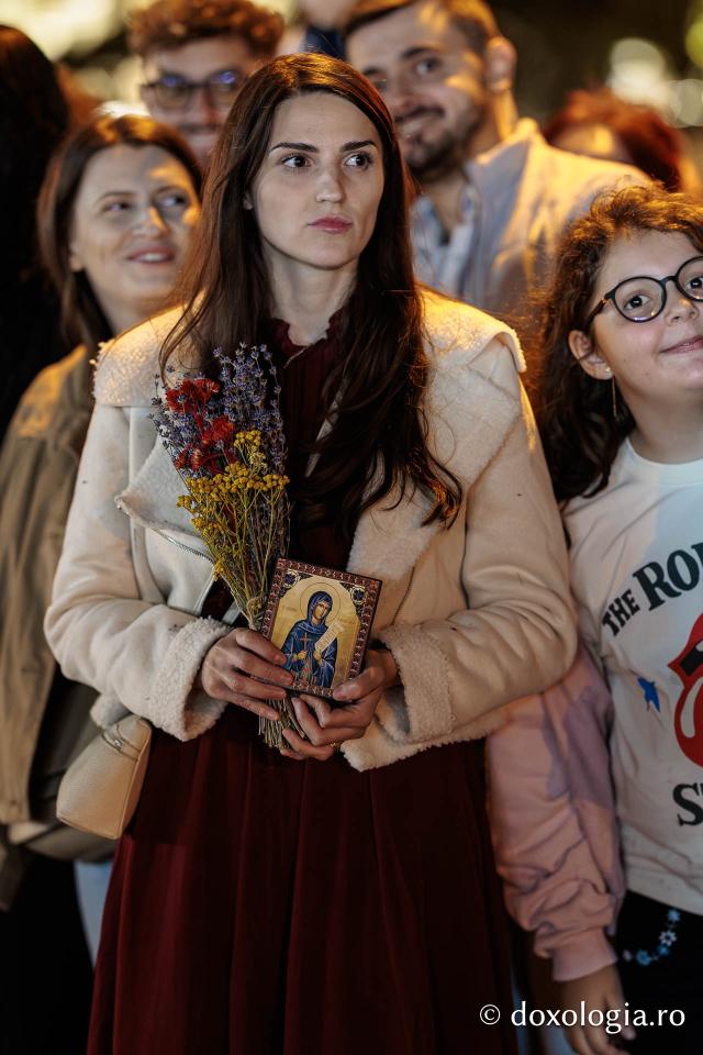 Noapte de Înviere în Iași: Pelerinaj pe Calea Sfinților Parascheva și Paisie de la Sihăstria