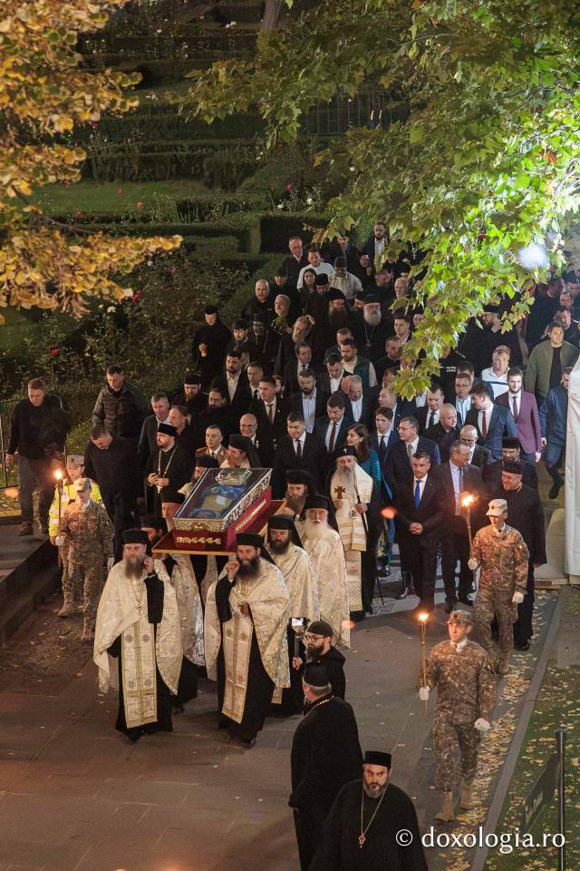 Noapte de Înviere în Iași: Pelerinaj pe Calea Sfinților Parascheva și Paisie de la Sihăstria