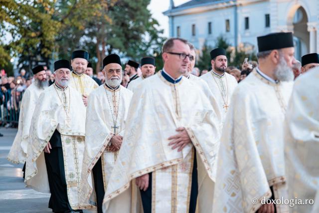 Noapte de Înviere în Iași: Pelerinaj pe Calea Sfinților Parascheva și Paisie de la Sihăstria