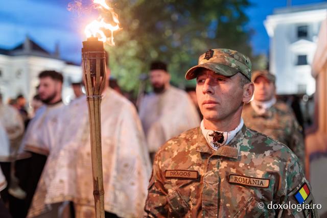 Noapte de Înviere în Iași: Pelerinaj pe Calea Sfinților Parascheva și Paisie de la Sihăstria