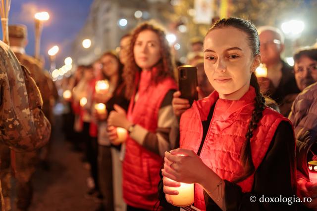 Noapte de Înviere în Iași: Pelerinaj pe Calea Sfinților Parascheva și Paisie de la Sihăstria